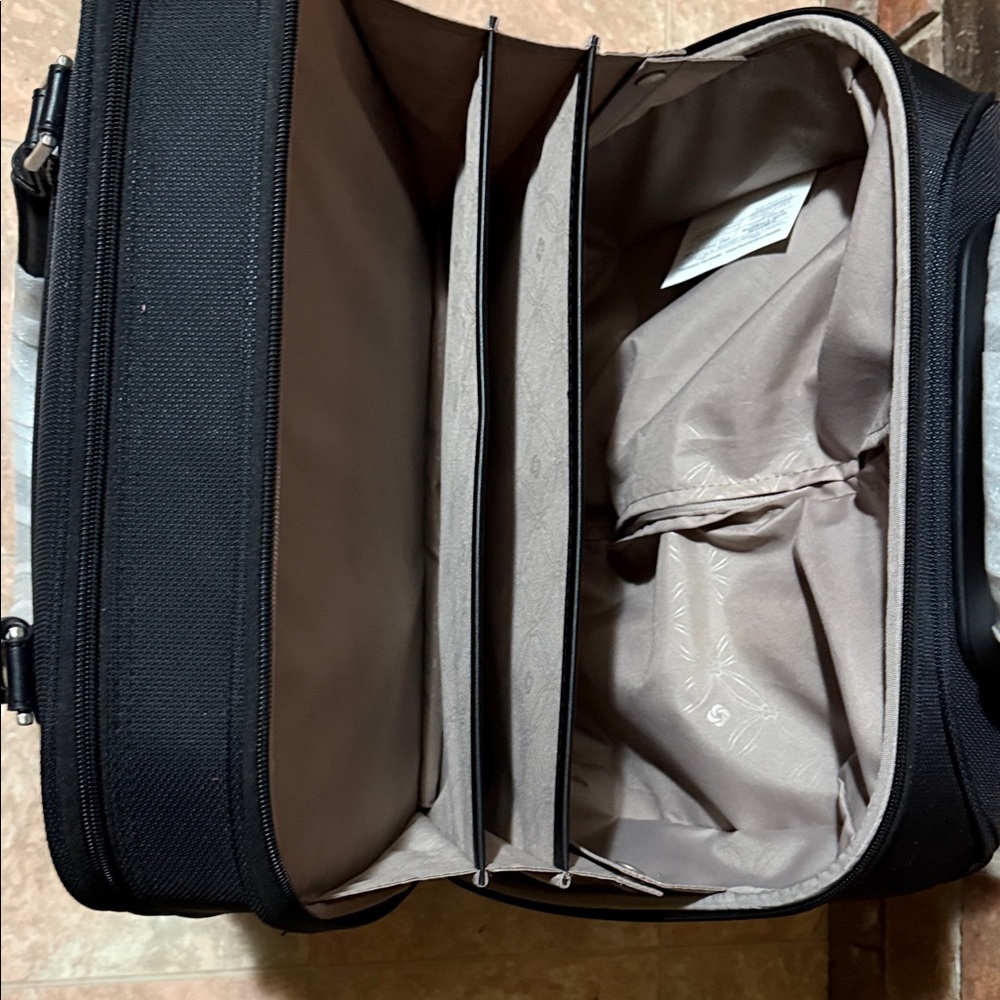Samsonite Black Rolling Travel Bag - Picture 8 of 13